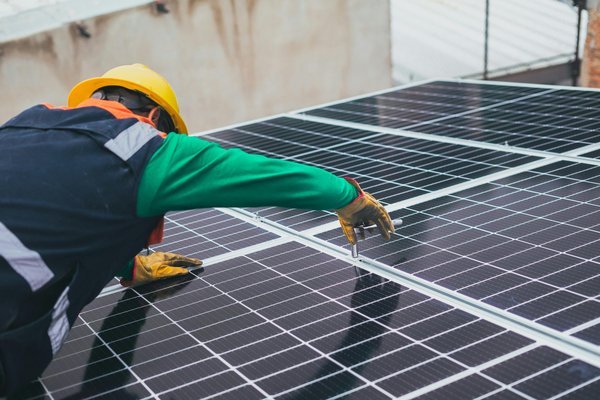 Production des panneaux solaires : Efficacité, rendement et impact des conditions extérieures